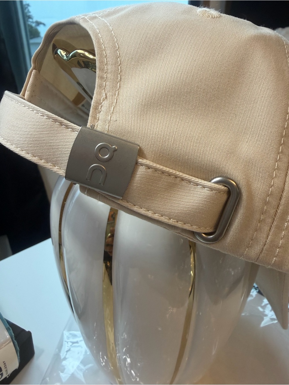 On Running Cream Curved-Brim Cap - Picture 8 of 9